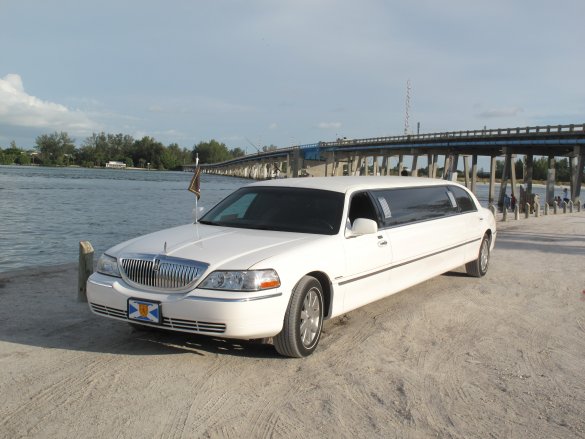 2004 Lincoln Town Car Limousine for Sale in Bradenton, FL - Main Photo