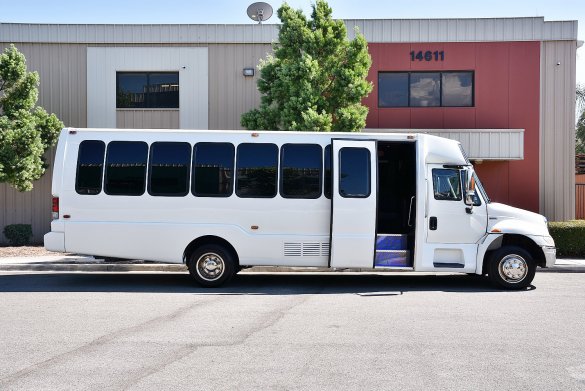 2008 International 3200 Limo Bus for Sale in Fontana, CA - Photo 2