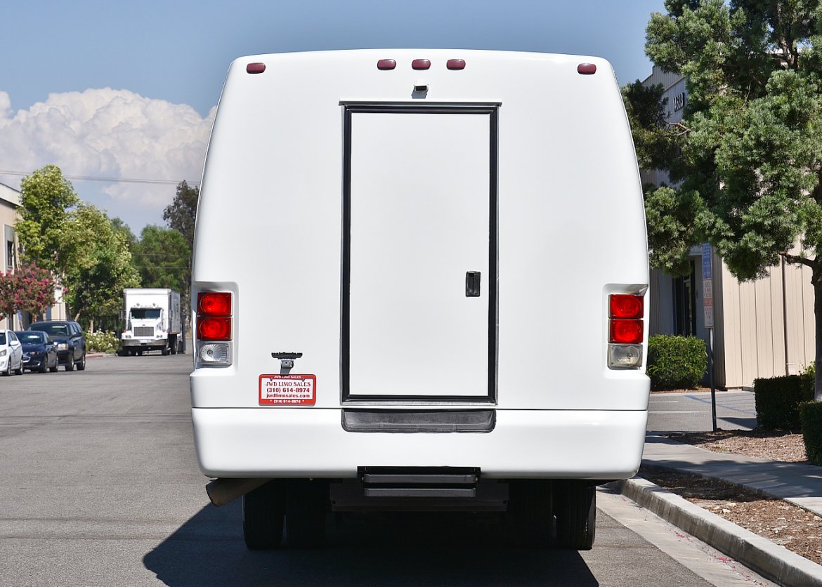 Photo of Limo Bus for sale: 2008 International 3200 by Krystal Koach