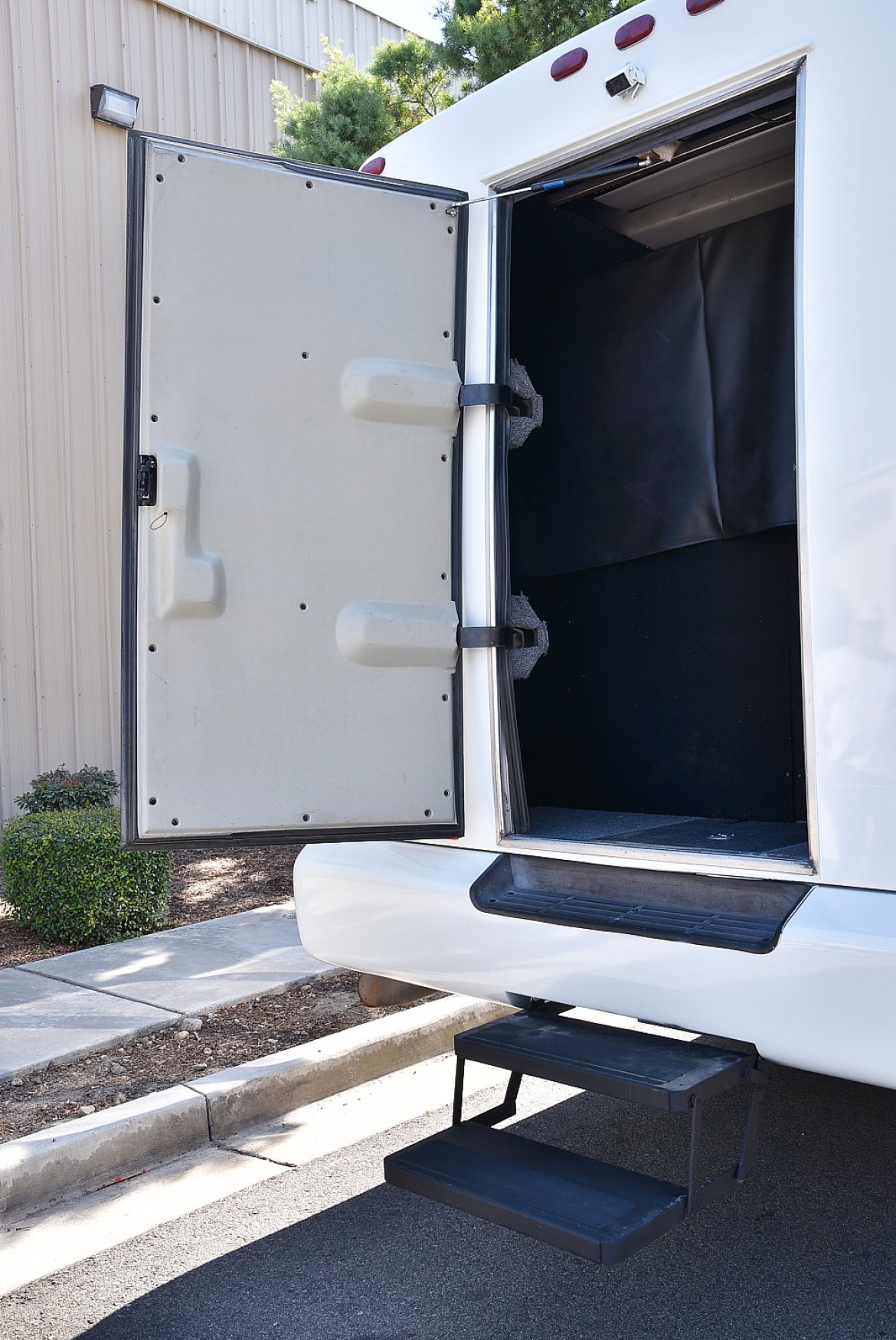 Photo of Limo Bus for sale: 2008 International 3200 by Krystal Koach