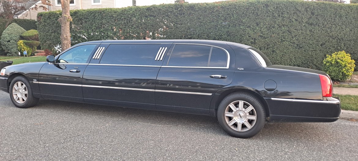 Limousine for Sale in GARDEN CITY, NY - Photo 2