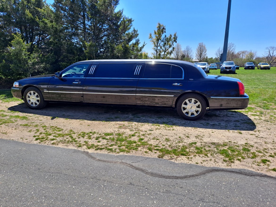 Limousine for Sale in GARDEN CITY, NY - Photo 3