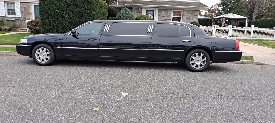 Limousine for Sale in GARDEN CITY, NY - Photo 8