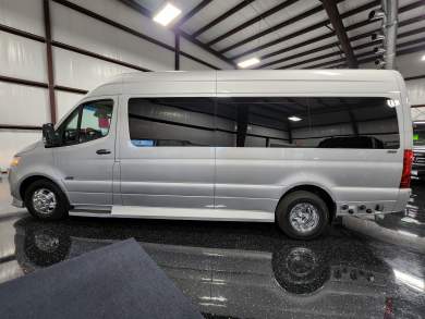2023 Mercedes-Benz Sprinter 3500 170" Luxe Daycruiser D6 Sprinter for Sale in Houston, Texas, US - Photo 4