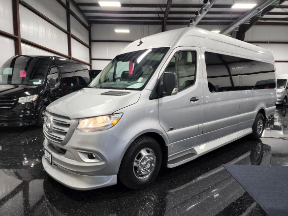 2023 Mercedes-Benz Sprinter 3500 170" Luxe Daycruiser D6 Sprinter for Sale in Houston, TX - Photo 3