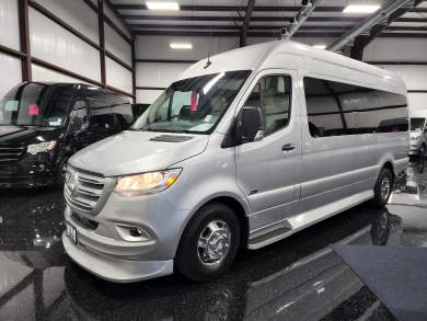 2023 Mercedes-Benz Sprinter 3500 170" Luxe Daycruiser D6 Sprinter for Sale in Houston, Texas, US - Photo 3