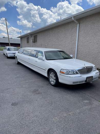 2010 Lincoln Limousine 120 V-5 Limousine for Sale in Scranton, Pennsylvania, US - Photo 3
