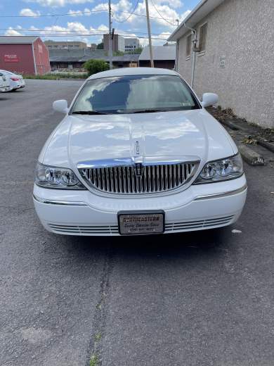 2010 Lincoln Limousine 120 V-5 Limousine for Sale in Scranton, PA - Photo 2