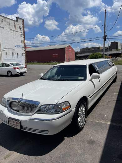 2011 Lincoln Limousine 120" V5 Limousine for Sale in Scranton, Pennsylvania, US - Photo 3