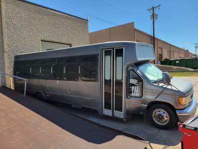 2001 Ford e450 7.3L Diesel Limo Bus for Sale in Addison, Texas, US - Photo 4