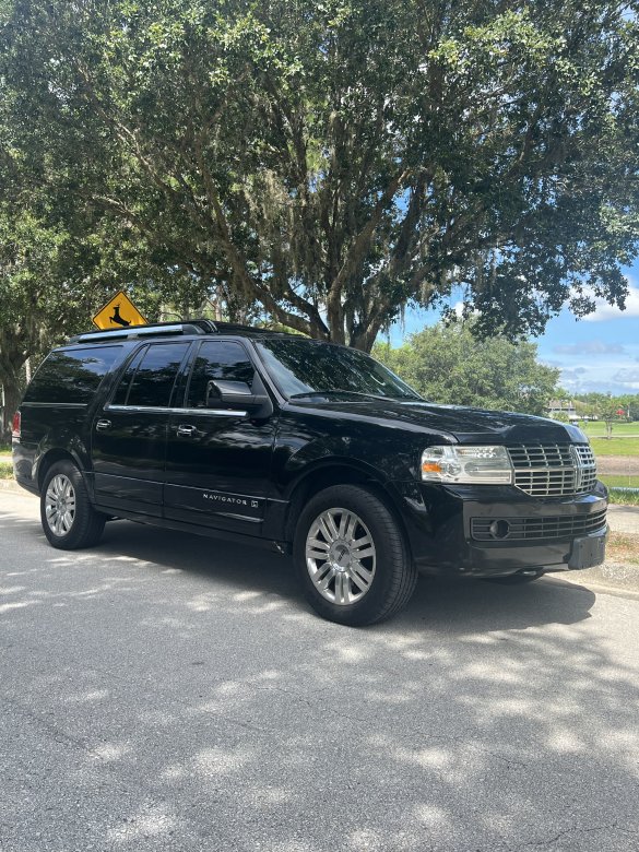 2013 Lincoln Navigator CEO SUV Mobile Office for Sale in Lutz, FL - Photo 2