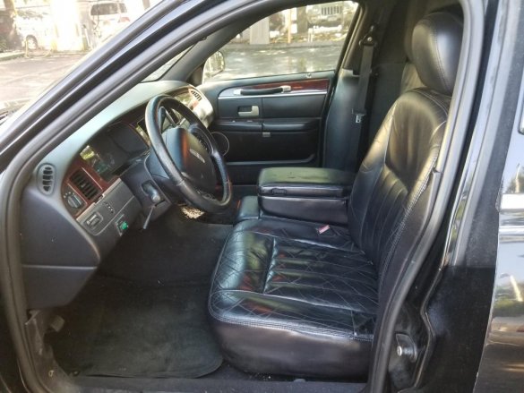 2005 Lincoln Town car stretch Limousine for Sale in Howard Beach, NY - Photo 2