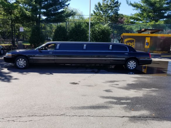 2005 Lincoln Town car stretch Limousine for Sale in Howard Beach, NY - Main Photo