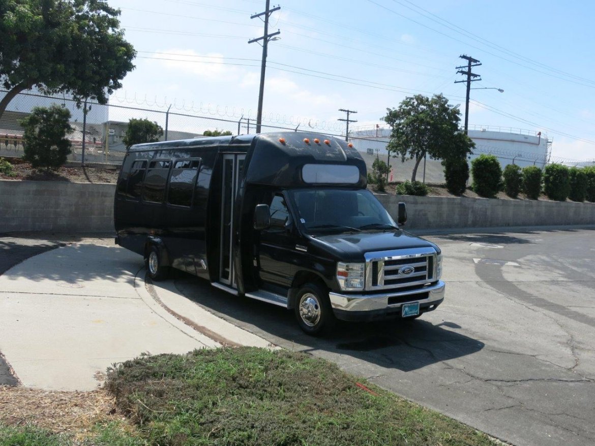 Shuttle Bus for sale: 2011 Ford E-450 Super Duty by Ameritrans