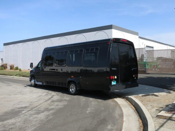 2011 Ford E-450 Super Duty Shuttle Bus for Sale in Carson, CA - Photo 3
