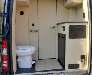 2017 Mercedes-Benz Mercedes Daycruiser 3500 Sprinter Van 4x4 Executive Shuttle for Sale in Paradise Valley, Arizona, US - Photo 3