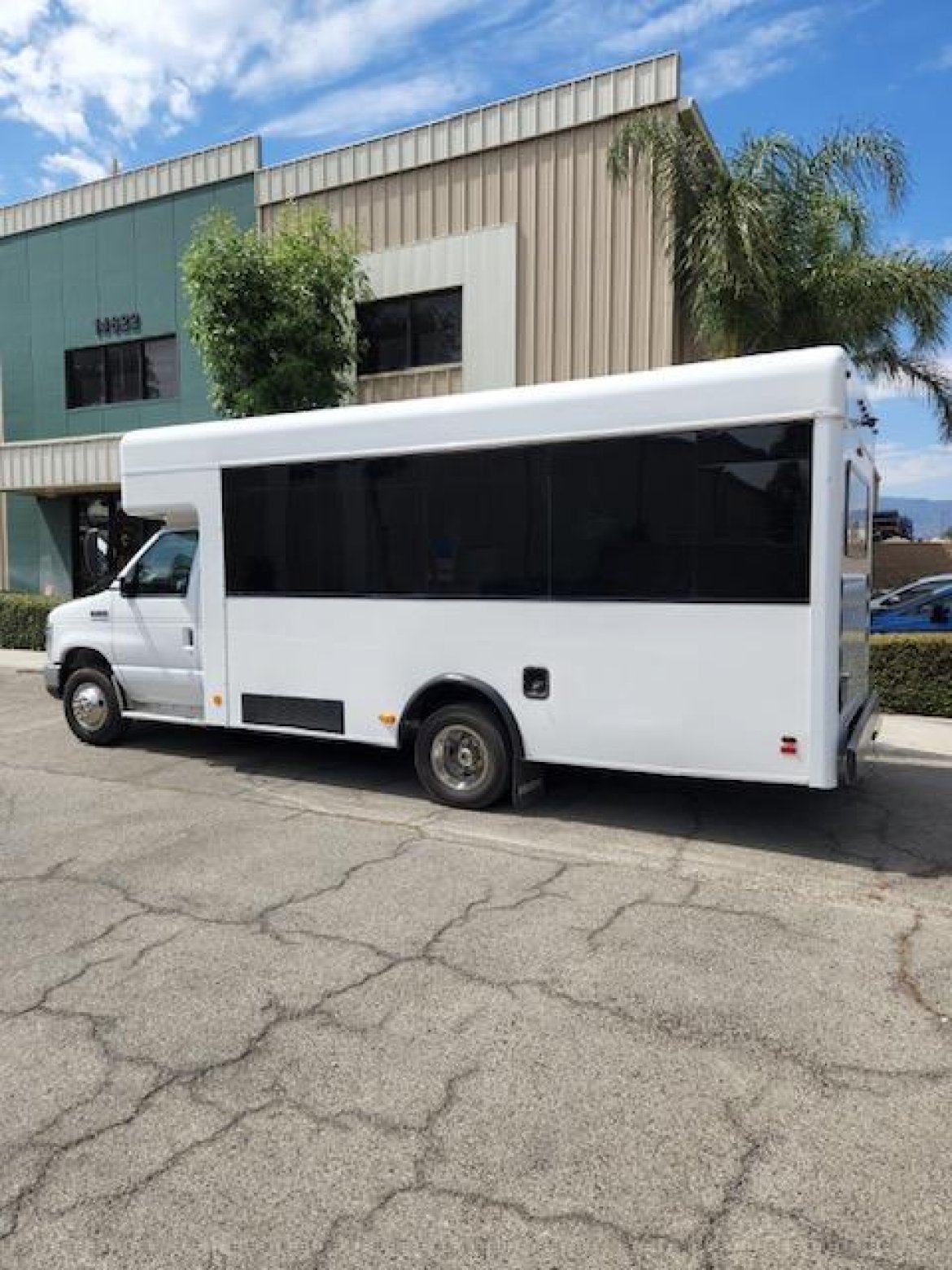 Limo Bus for Sale in Fontana, CA - Photo 2