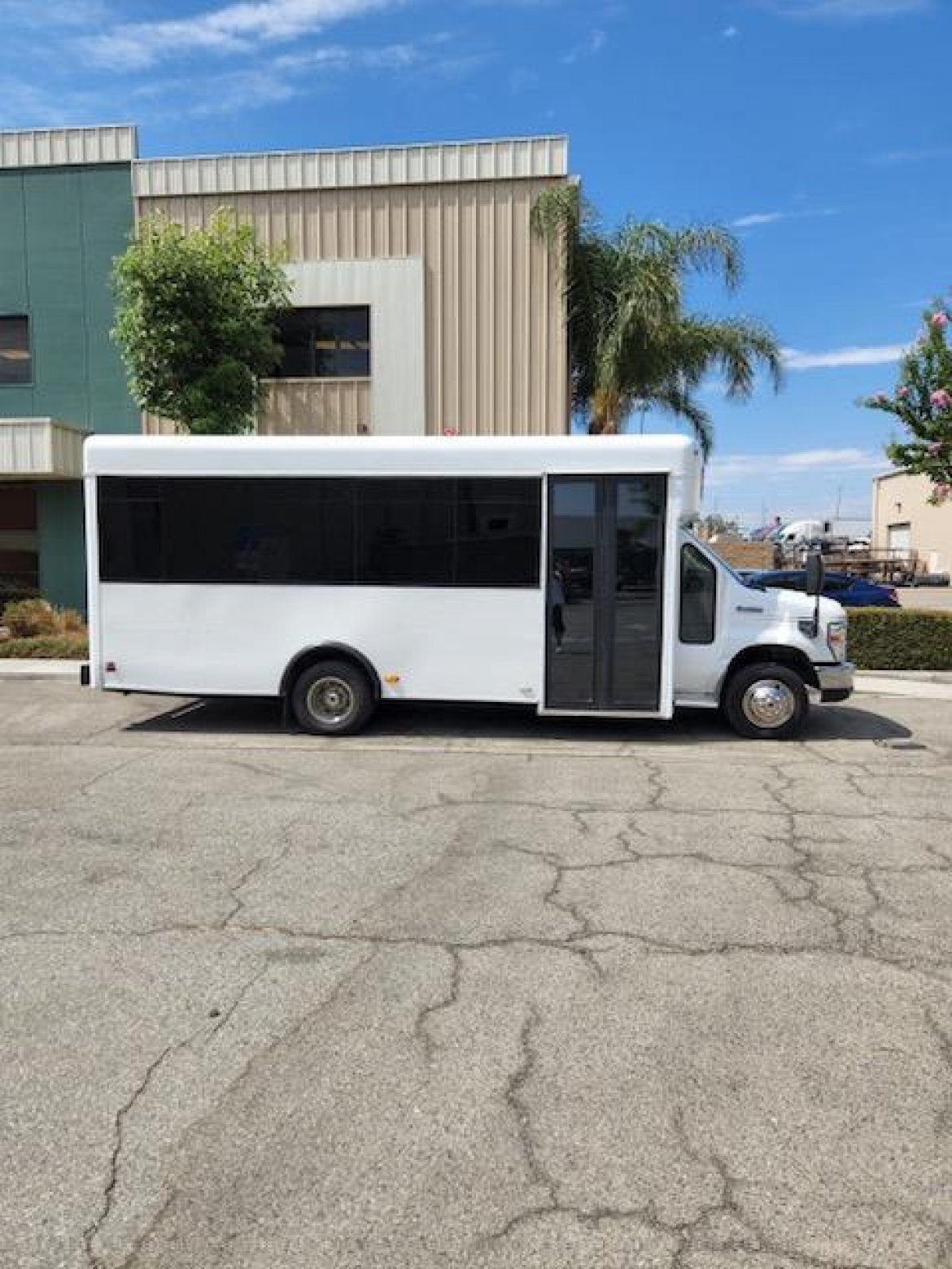 Limo Bus for Sale in Fontana, CA - Photo 15