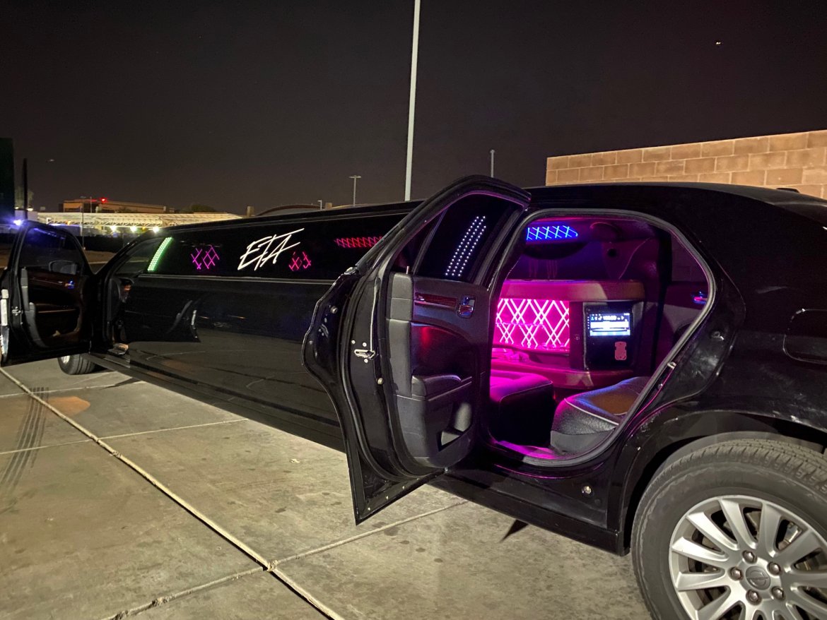 2014 Chrysler 300 Limousine - Photo 2