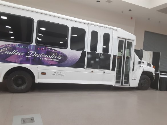 2007 Chevrolet C5500 Limo Bus for Sale in Granite City, IL - Photo 2