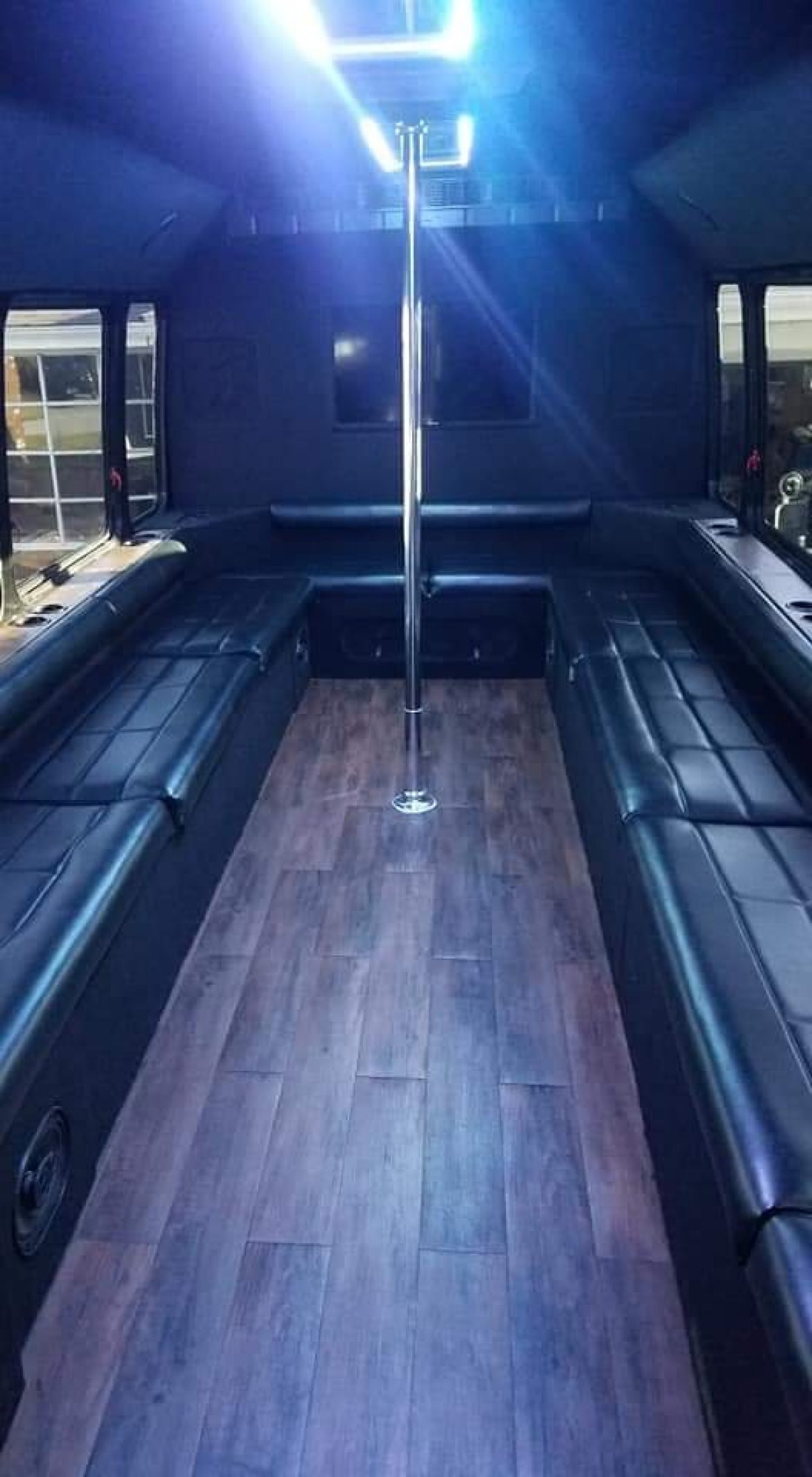 Limo Bus for Sale in Granite City, IL - Photo 9