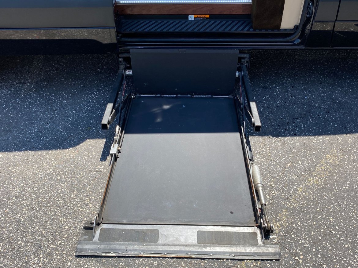 Executive Shuttle for Sale in Baldwin, NY - Main Photo