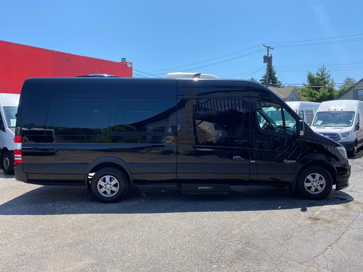 Executive Shuttle for Sale in Baldwin, NY - Photo 15