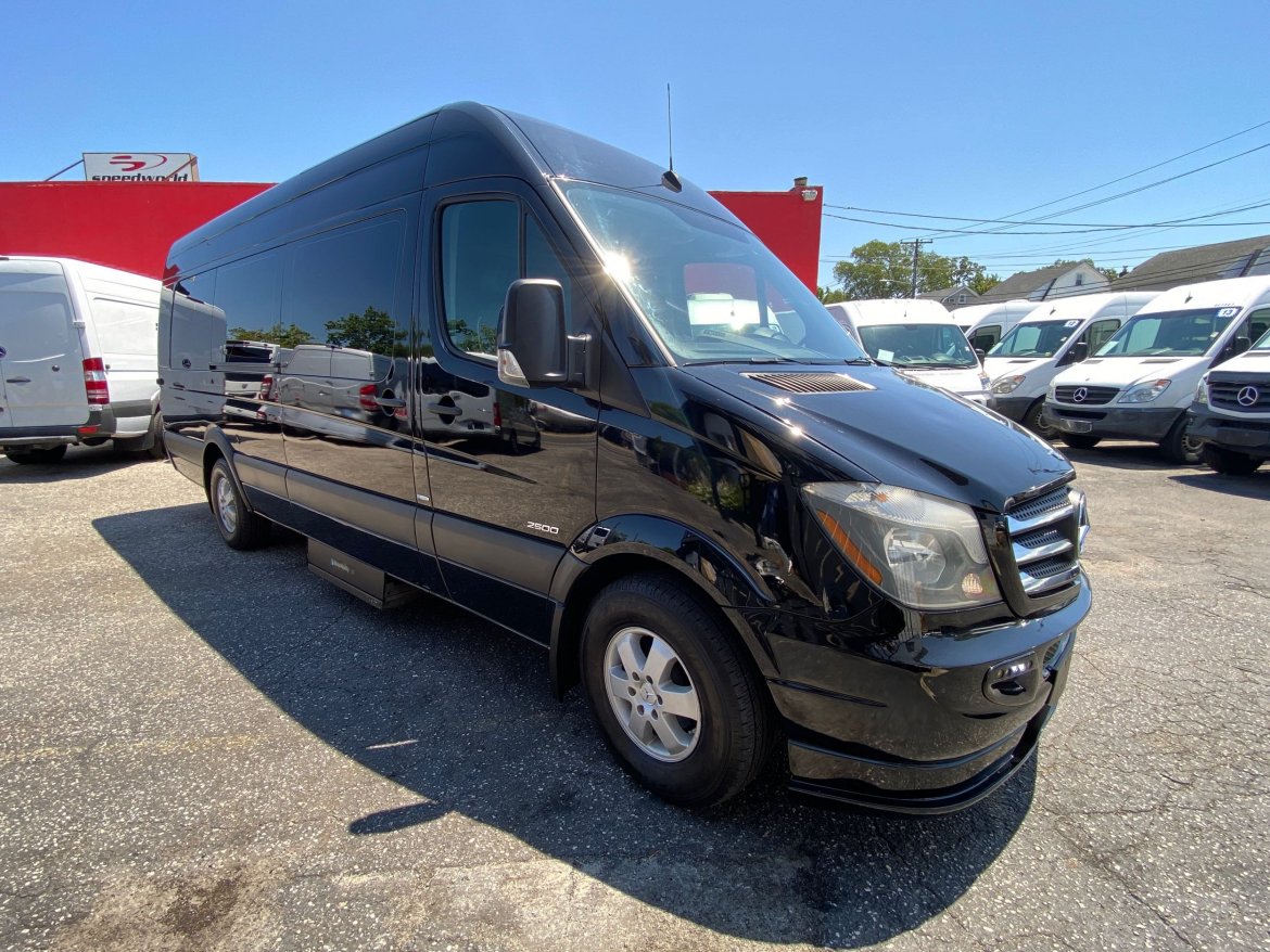 Executive Shuttle for Sale in Baldwin, NY - Photo 16