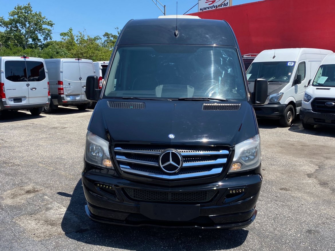 Executive Shuttle for Sale in Baldwin, NY - Photo 17