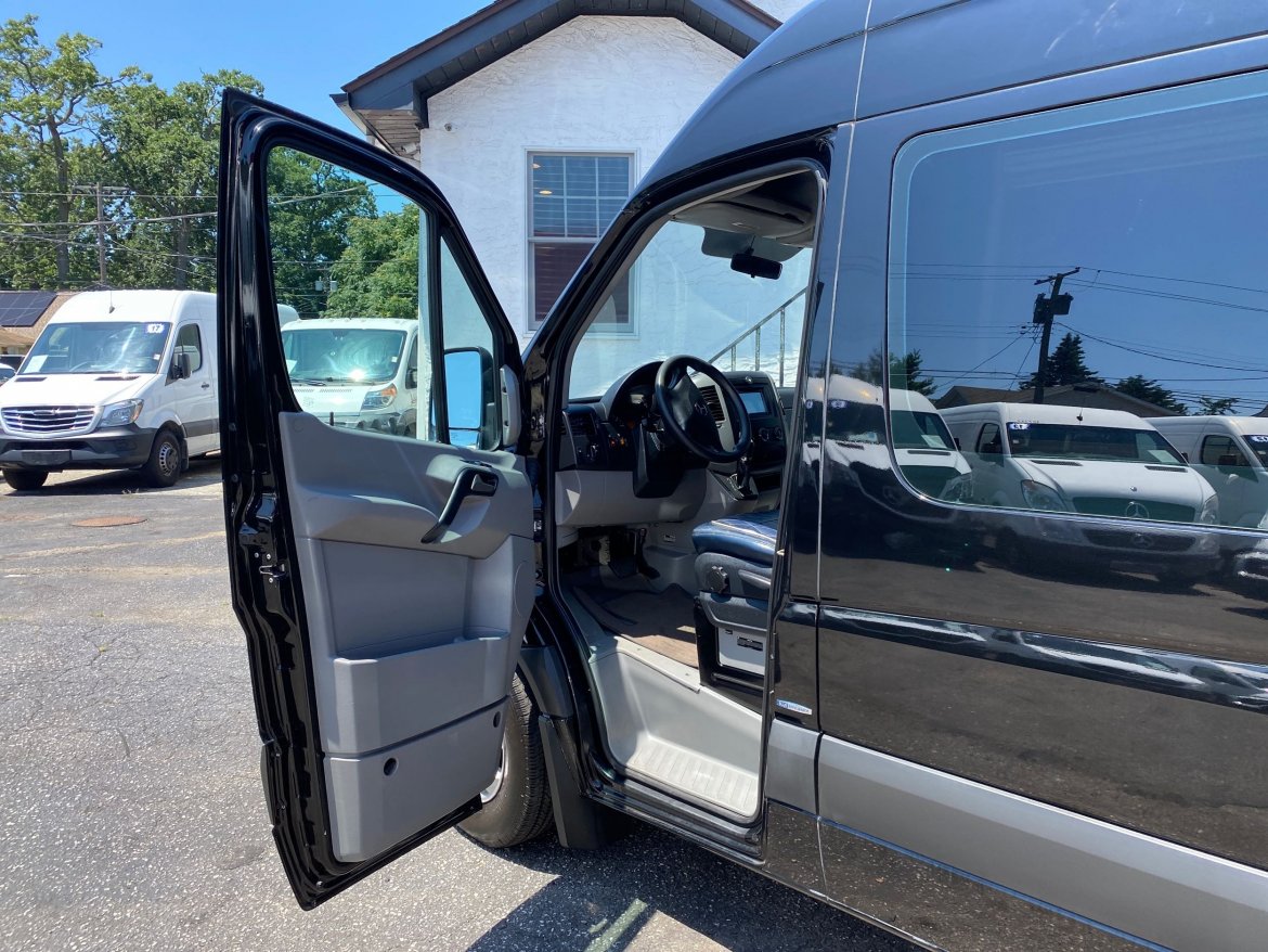 Executive Shuttle for Sale in Baldwin, NY - Photo 18