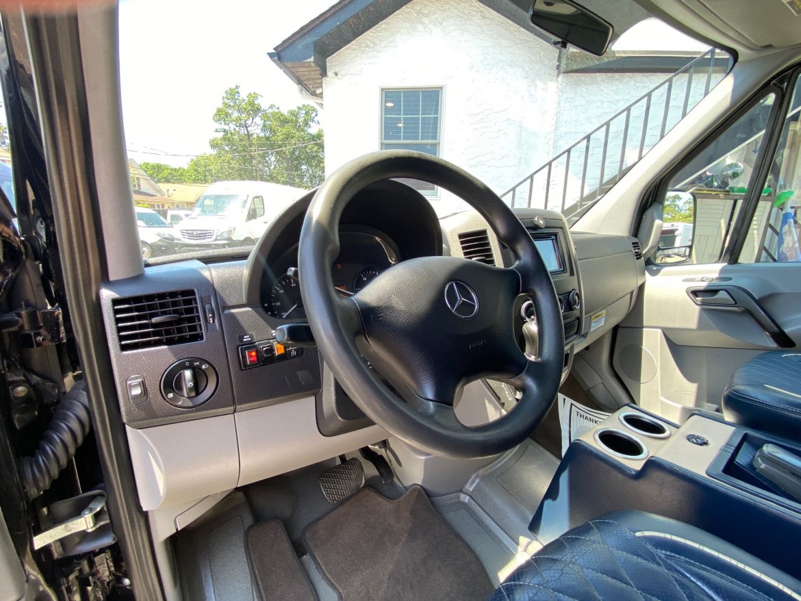 Executive Shuttle for Sale in Baldwin, NY - Photo 21