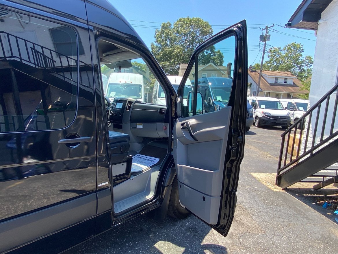 Executive Shuttle for Sale in Baldwin, NY - Photo 23