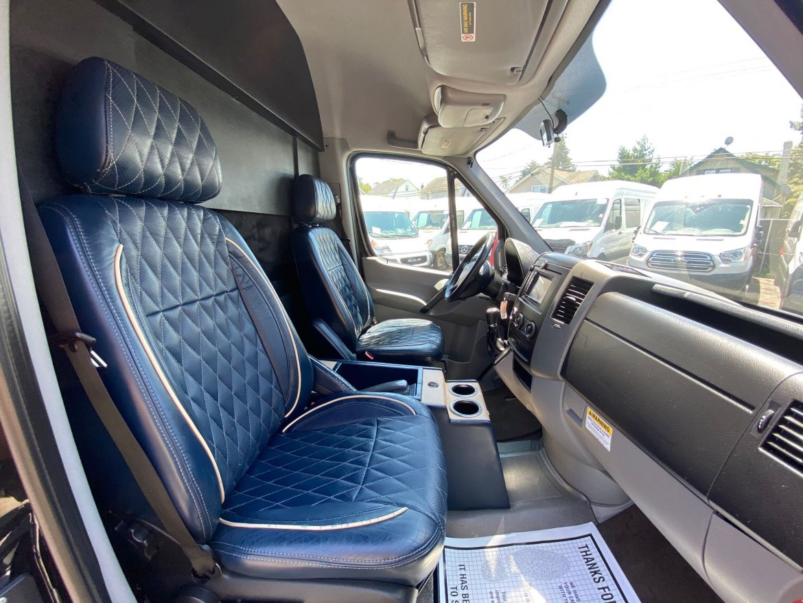 Executive Shuttle for Sale in Baldwin, NY - Photo 25