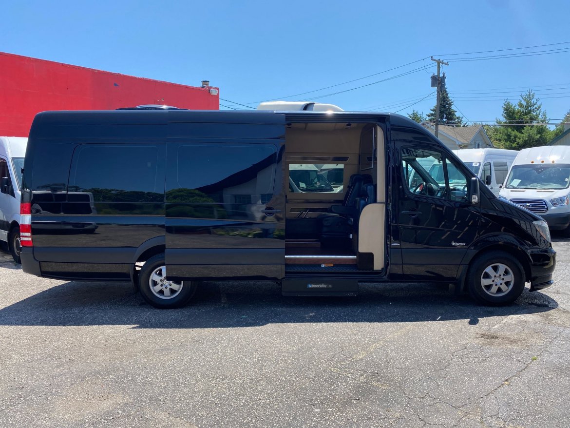 Executive Shuttle for Sale in Baldwin, NY - Photo 30