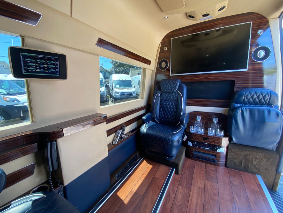 Executive Shuttle for Sale in Baldwin, NY - Photo 35