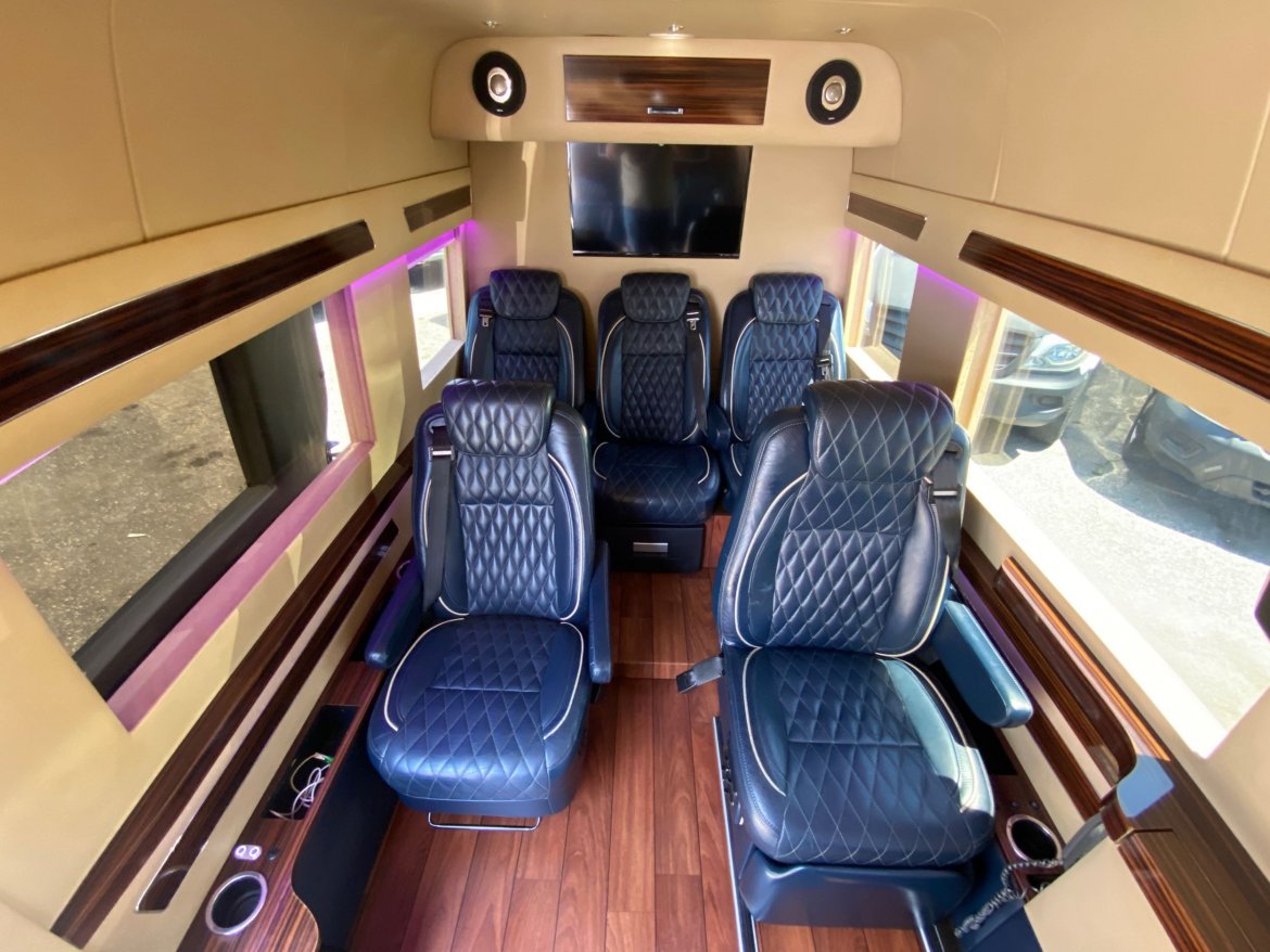 Executive Shuttle for Sale in Baldwin, NY - Photo 38