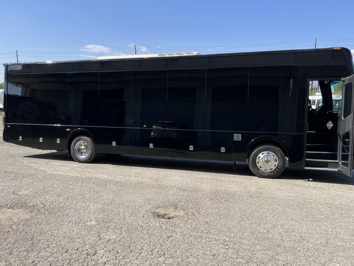 Motorcoach for Sale in Anaheim, CA - Photo 9