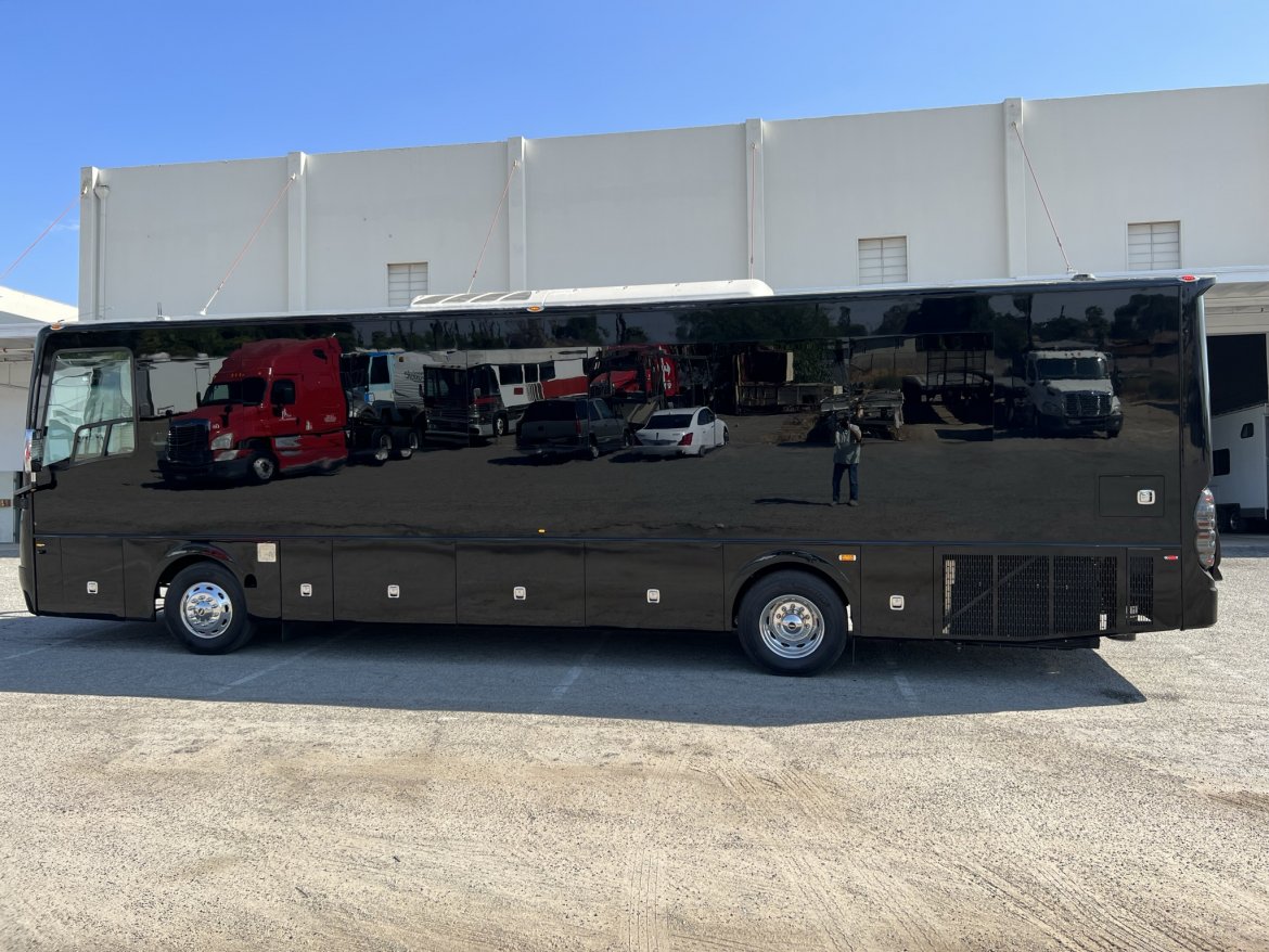Motorcoach for Sale in Anaheim, CA - Photo 13