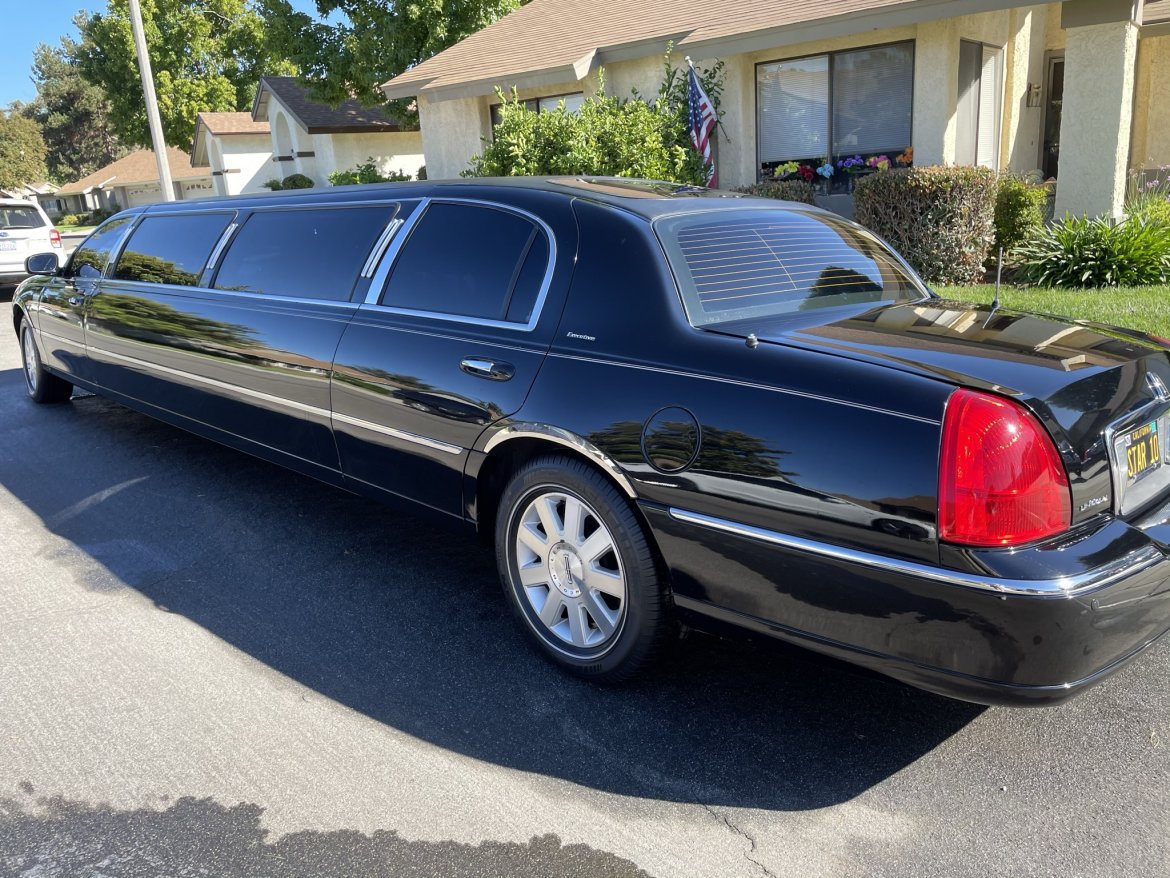 Limousine for sale: 2004 Lincoln Town Car by Krystal