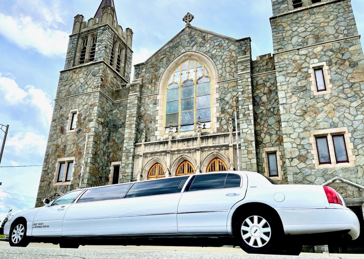 Limousine for sale: 2011 Lincoln Town Car 120&quot; by Executive Coach Builders