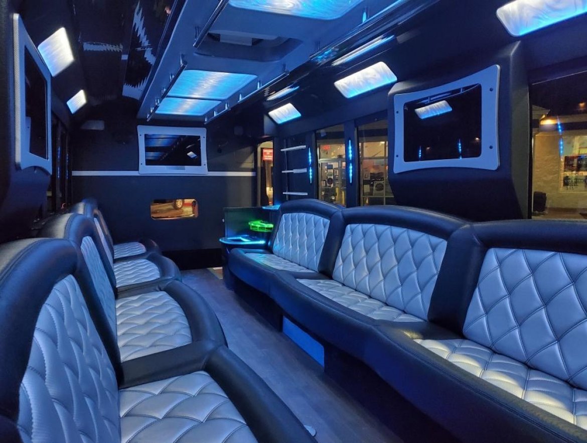 Limo Bus for Sale in North attleboro, MA - Photo 7