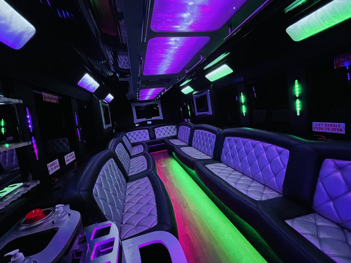 Limo Bus for Sale in North attleboro, MA - Photo 10