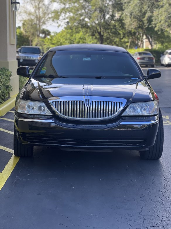 2010 Lincoln Town Car Limousine for Sale in Lake Worth, FL - Main Photo