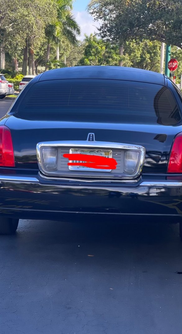 2010 Lincoln Town Car Limousine for Sale in Lake Worth, FL - Photo 2