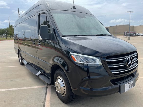 2020 Mercedes-Benz 3500XD Sprinter for Sale in Katy, TX - Photo 2