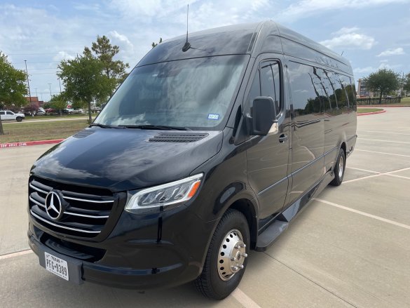 2020 Mercedes-Benz 3500XD Sprinter for Sale in Katy, TX - Photo 3