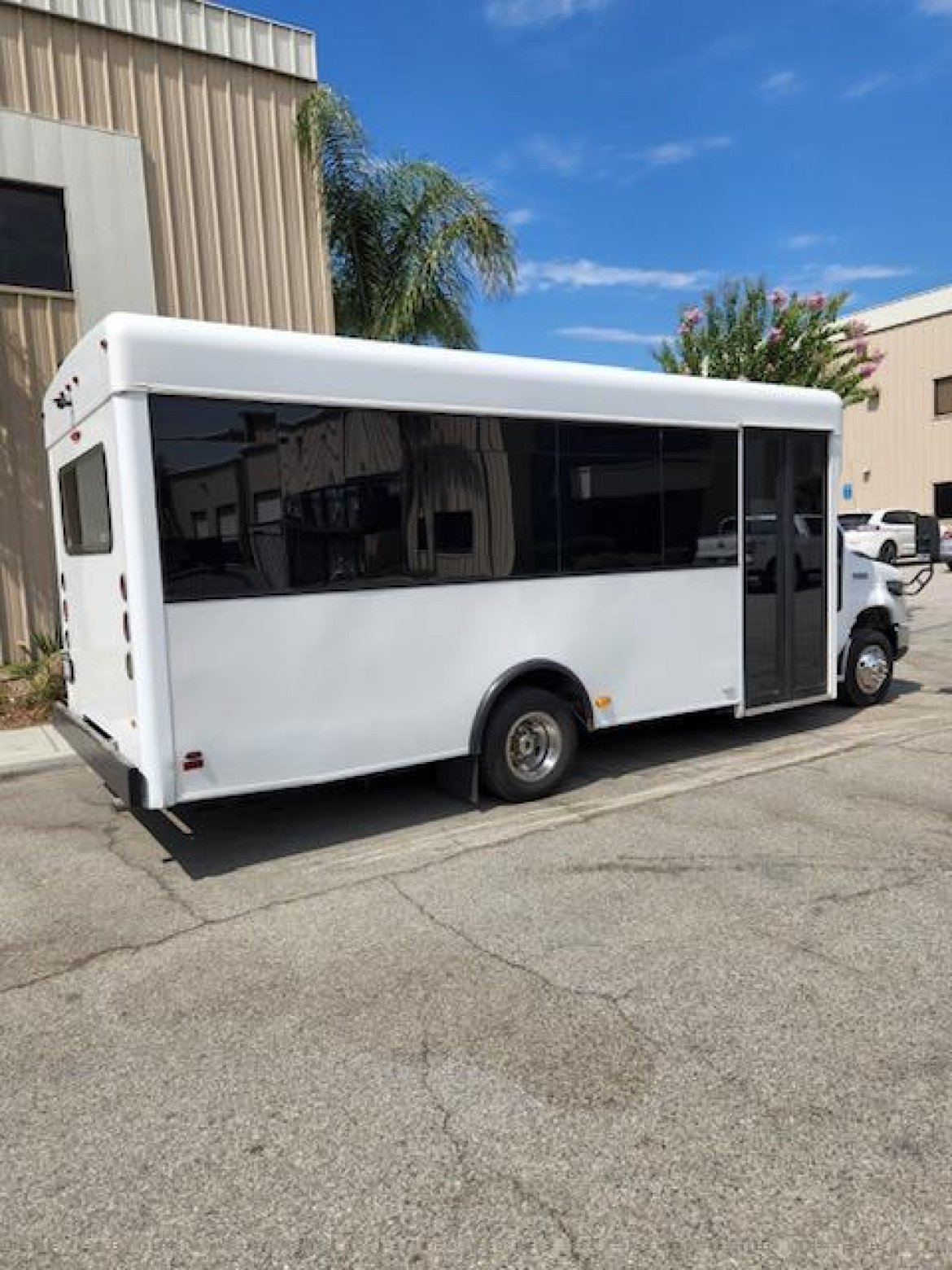Limo Bus for Sale in fontana, CA - Photo 9