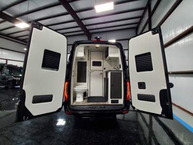 2023 Mercedes-Benz Sprinter 3500 170 Midwest Luxe Daycruiser SS Sprinter for Sale in CYPRESS, Texas, US - Photo 4
