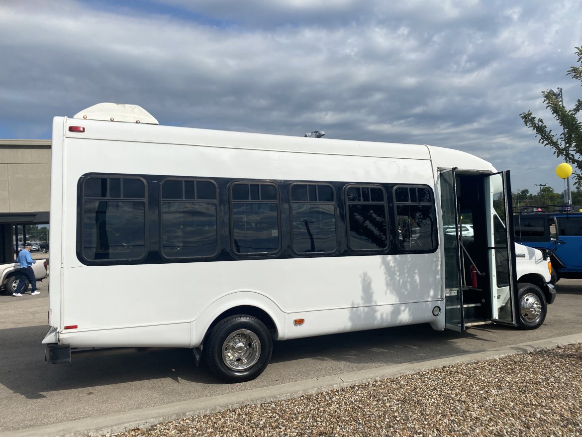 Shuttle Bus for Sale in Cedar Rapids, IA - Photo 5