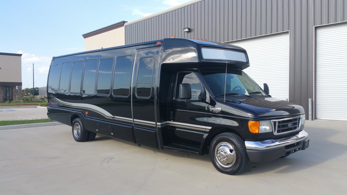 Limo Bus for sale: 2006 Ford E 450 by Krystal